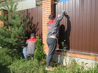 Забор из профнастила с кирпичными столбами 120 метров